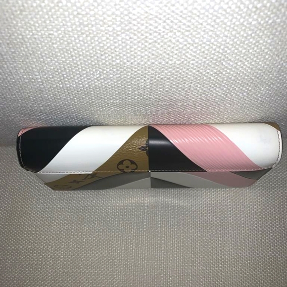 NWOT LOUIS VUITTON Epi Monogram Reverse Twist Wallet - Picture 4 of 11